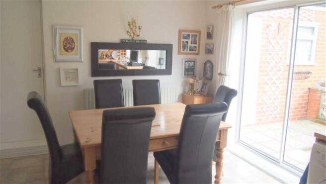 KITCHEN/DINING ROOM
