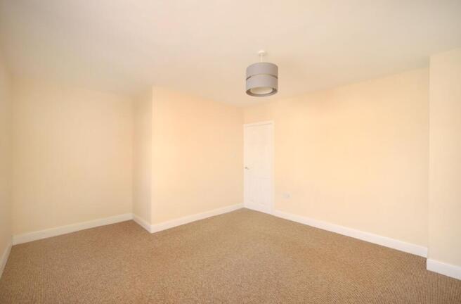 2 bed Semi-Detached to rent Image 7