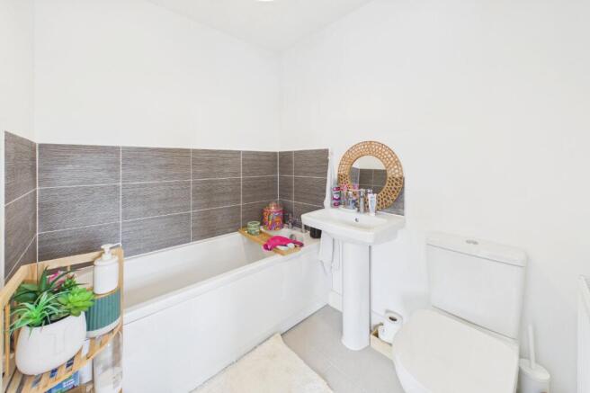 2 bed House for sale Image 5