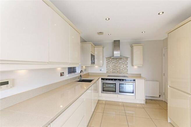 5 bed Detached for sale Image 6