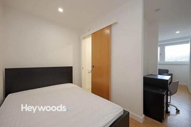 The Midway, Keele House, ST5 photo 4