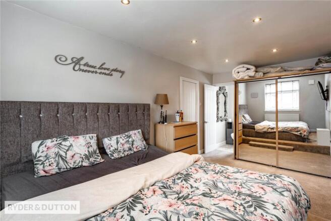 4 bed Semi-Detached for sale Image 12
