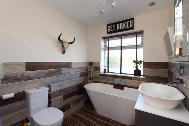 Campana bathroom.jpg
