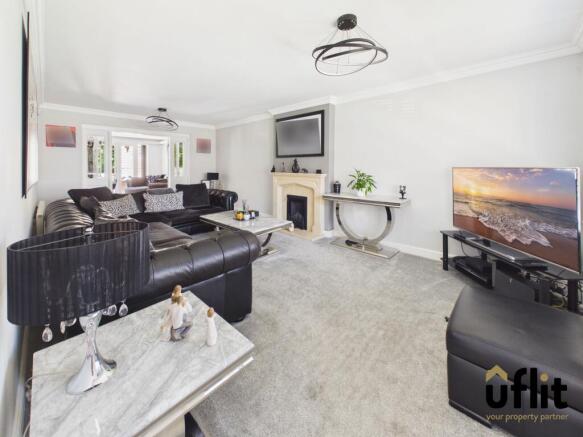 5 bed Detached for sale Image 5