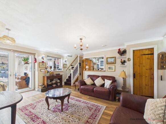 Lounge/Dining Area