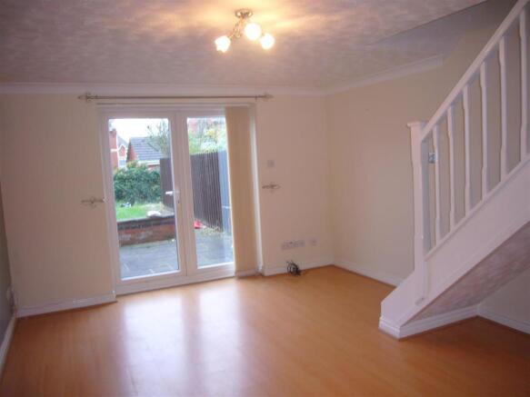 Living Room/Dining Area