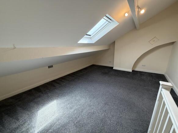 2 bed Terraced to rent Image 12