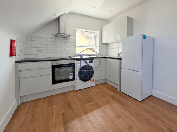 SELF-CONTAINED STUDIO FLAT IN HOUNSLOW