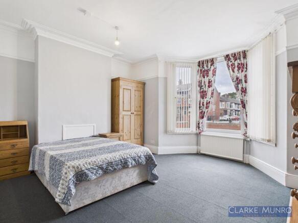 10 bed Town House to rent Image 6