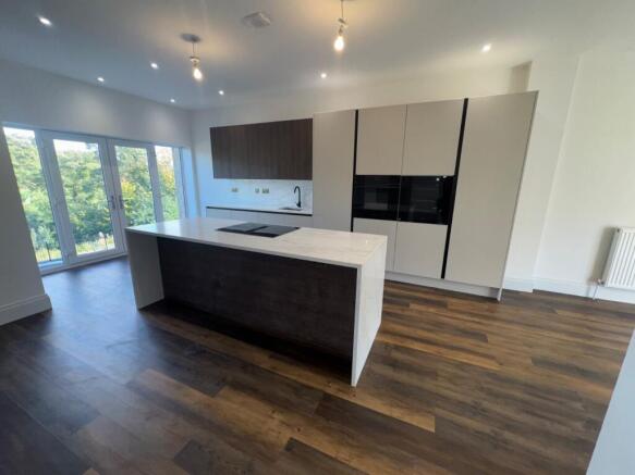 4 bed Semi-Detached to rent Image 4