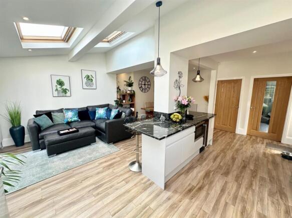 3 bed Semi-Detached for sale Image 7