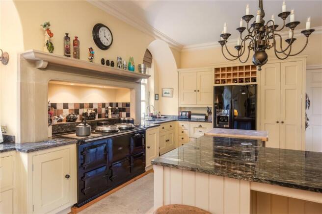 10 bed Detached for sale Image 11