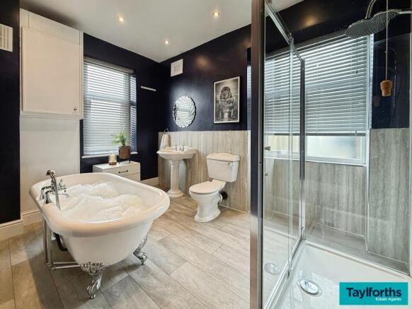 4 bed Terraced for sale Image 9