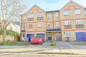 32, Barnsdale Avenue, London E14 9WR
