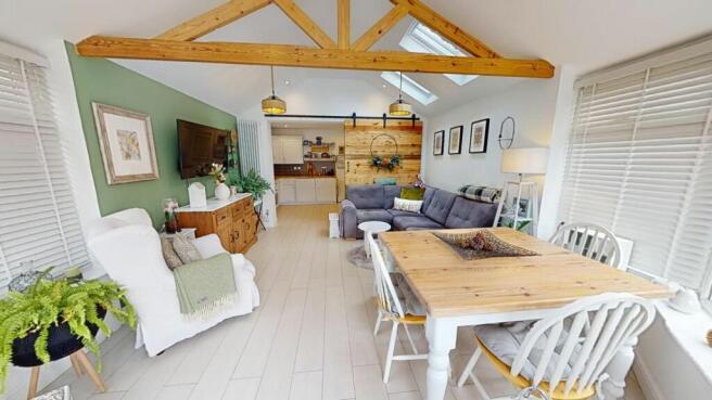 LOUNGE/DINING ROOM