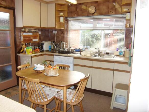 KITCHEN/BREAKFAST