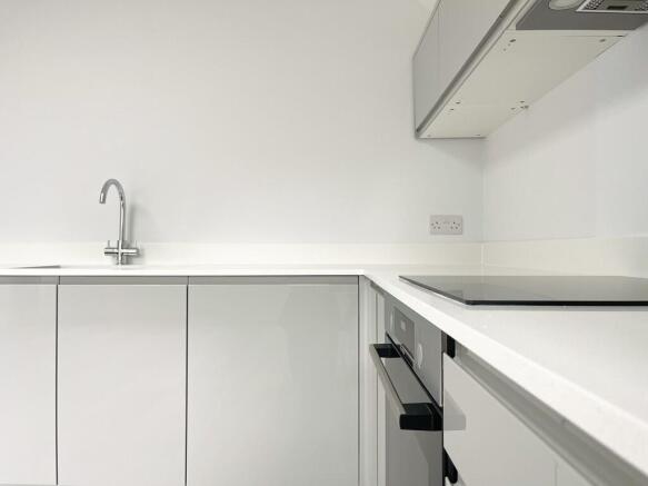 Pillarbox House, Godstone Hill - View 4