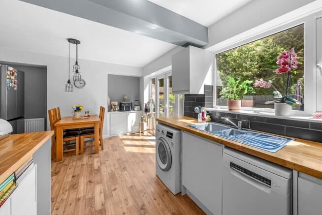 3 bed Semi-Detached for sale Image 7
