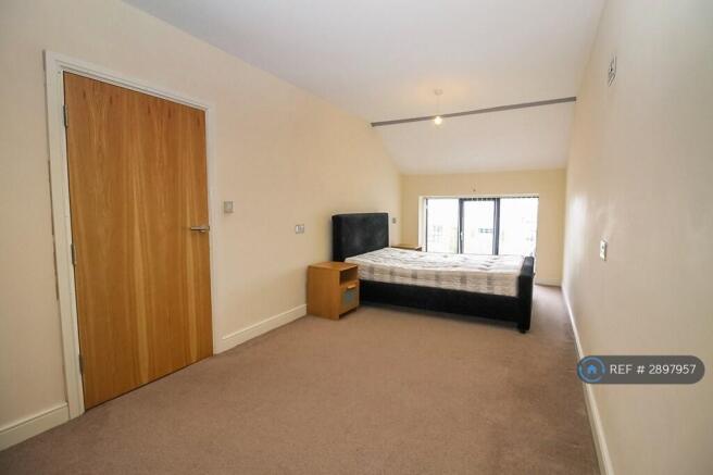 2 bed Flat to rent Image 3