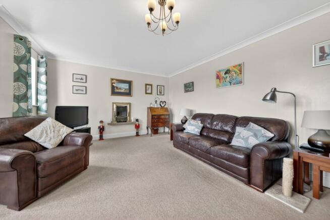 4 bed Detached for sale Image 8