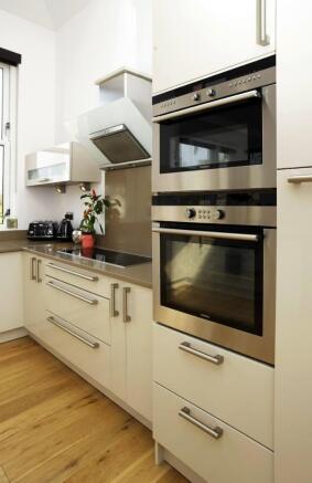 FITTED KITCHEN