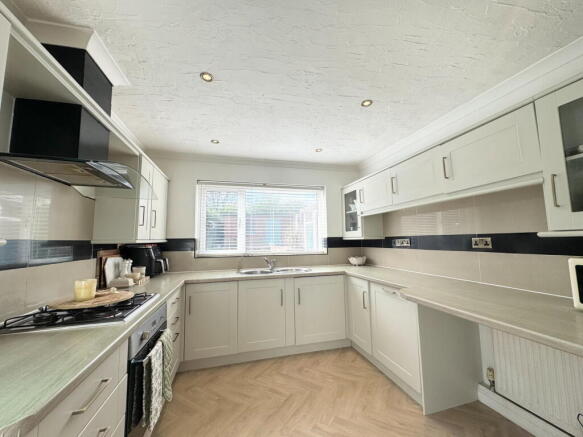 3 bed Detached for sale Image 8