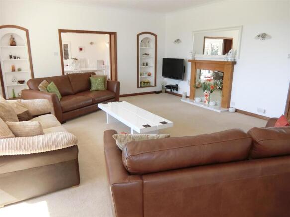 Superb Spacious Loun