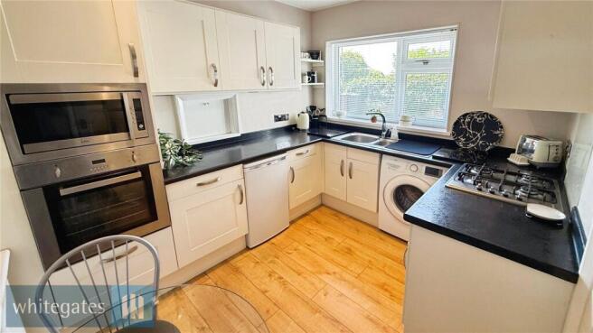 4 bed Bungalow for sale Image 5