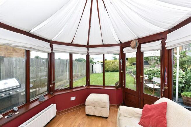 Field Close, Bollington, SK10 5JG photo 4