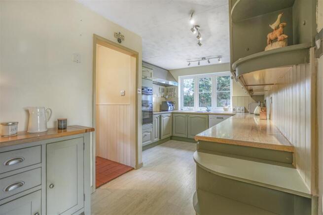 10089kitchen.jpg
