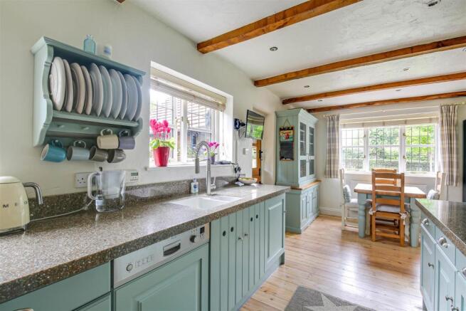16. Kitchen.jpg