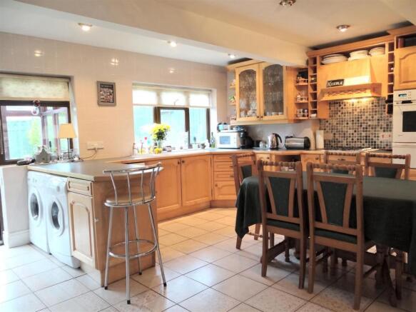 Kitchen1.JPG