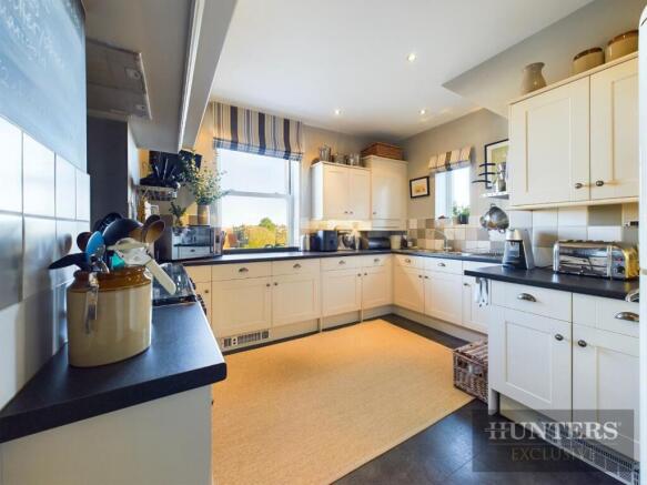 3 bed Apartment for sale Image 6