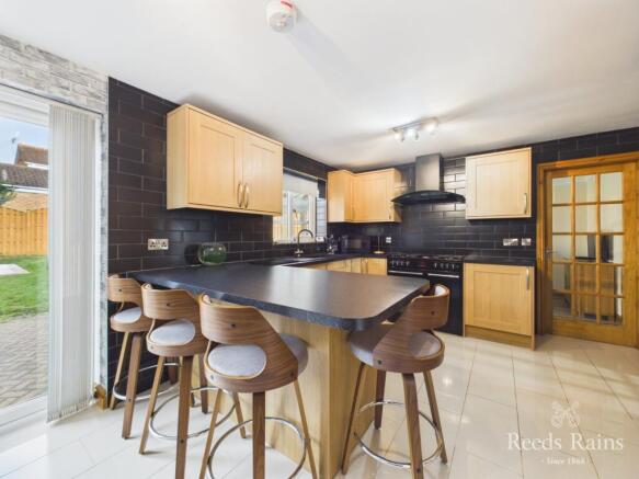 6 bed Detached for sale Image 12