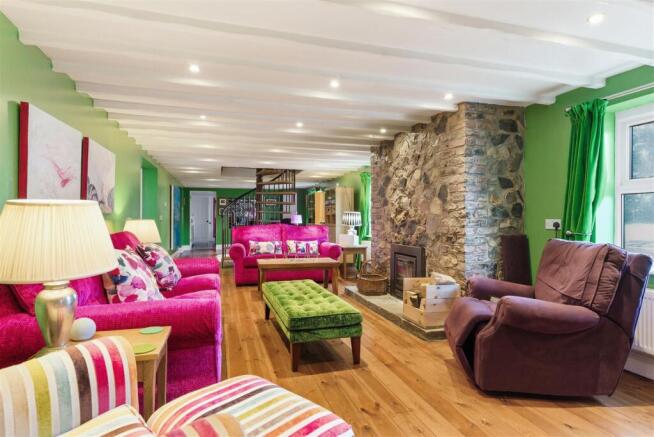 5 bed Detached for sale Image 5