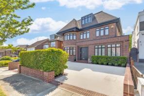 19, Fairholme Gardens, Finchley, London N3 3ED