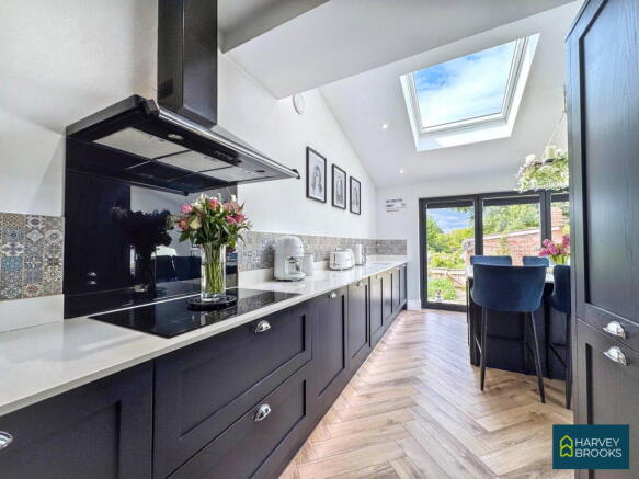 5 bed Detached for sale Image 6