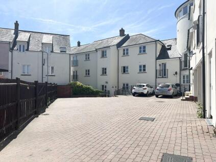 Pierrefitte Way, Braintree