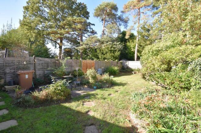 Meadowcroft Close, Horley, Surrey, RH6 photo 3