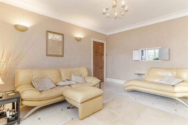 4 bed Detached for sale Image 10