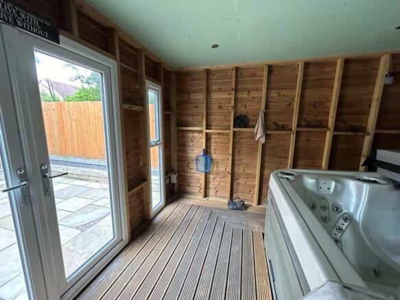 HOT TUB CABIN