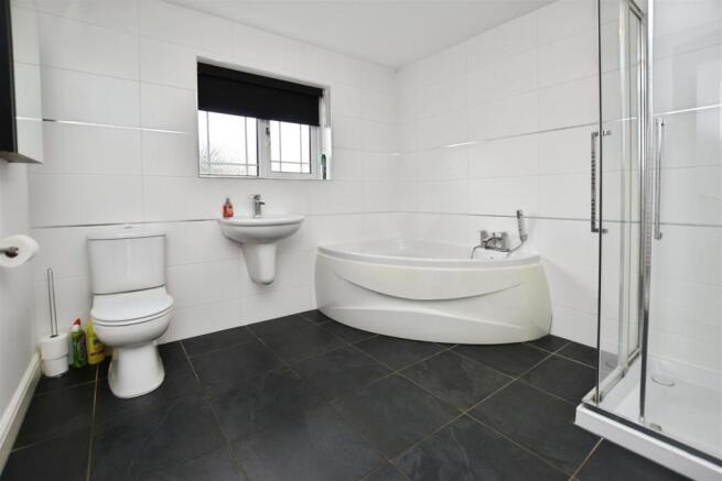 3 bed Detached Bungalow for sale Image 10
