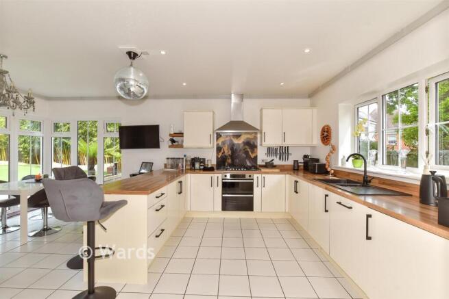 Kitchen/ Breakfast Room