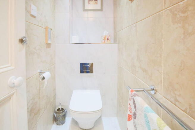 4 bed Detached for sale Image 12