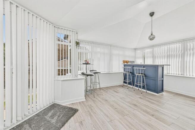 5 bed Detached for sale Image 7