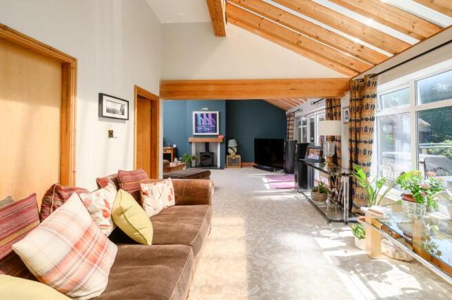 5 bed House for sale Image 10