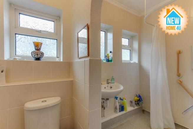FAMILY BATHROOM: