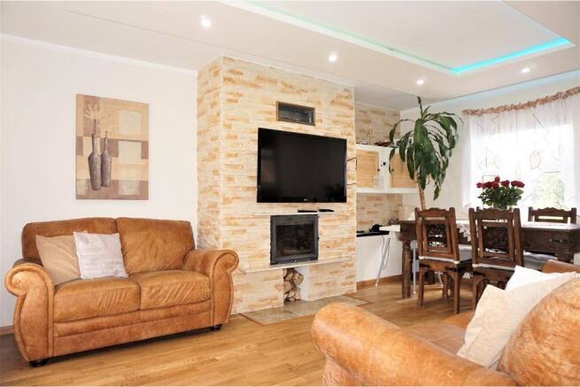 Lounge/Dining Room