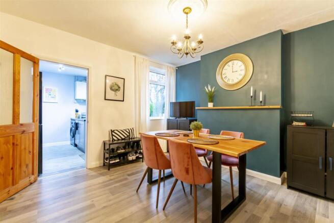 Dining Room (2)-HDR copy.jpg