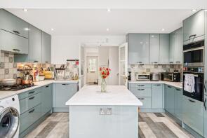 34, Bevin Square, London SW17 7BB